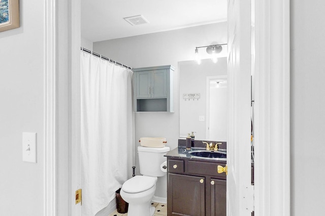 bathroom featuring a shower with shower curtain, visible vents, vanity, and toilet