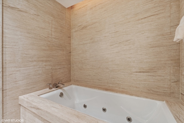 bathroom featuring tile walls