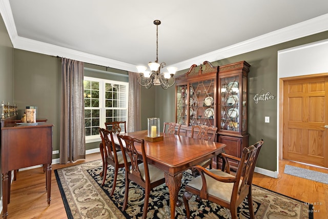 730 Fenview Cir, Algonquin, IL 60102 - dining space featuring a chandelier, ornamental molding, light wood-style flooring, and baseboards