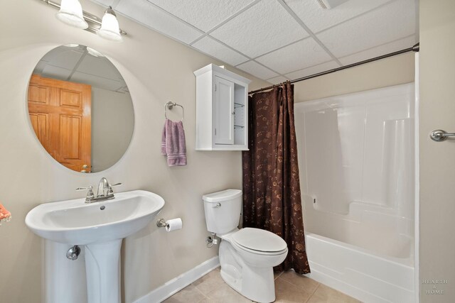 730 Fenview Cir, Algonquin, IL 60102 - bathroom featuring a paneled ceiling, tile patterned flooring, toilet, baseboards, and shower / tub combo with curtain