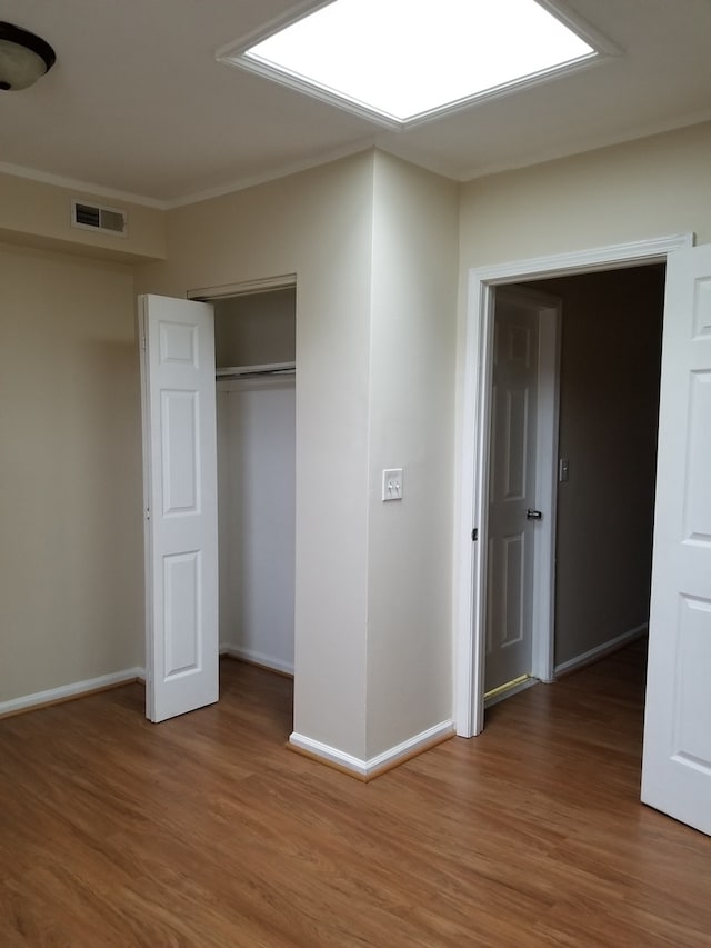 unfurnished bedroom featuring dark wood-type flooring and a closet