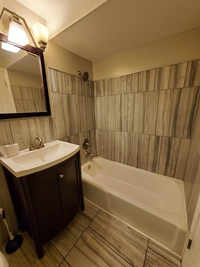 bathroom with vanity and tiled shower / bath