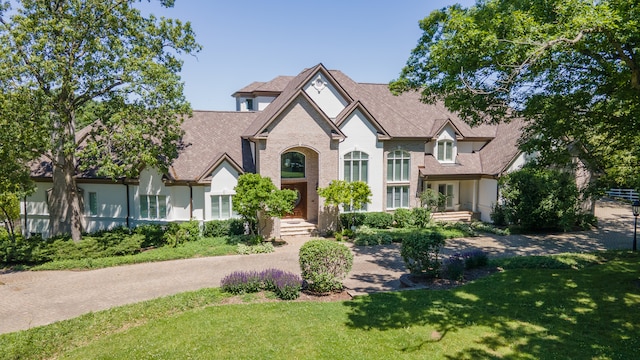 view of front of property with a front yard