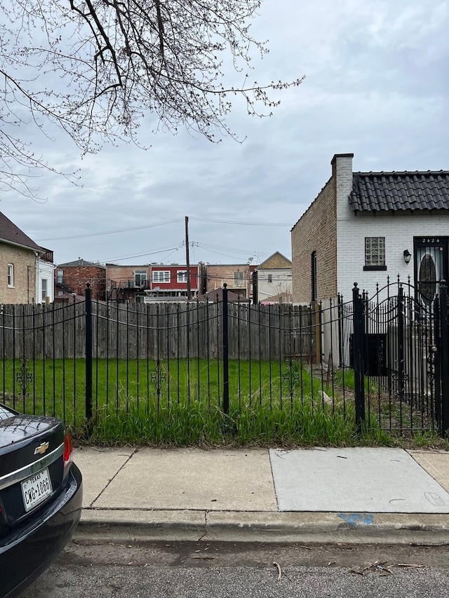 Listing photo 2 for 2426 W Arthington St, Chicago IL 60612