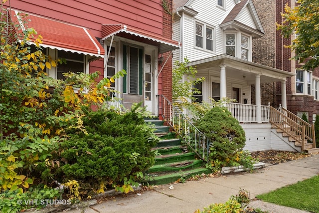 view of front of house featuring a porch