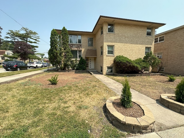 view of front facade featuring a front yard