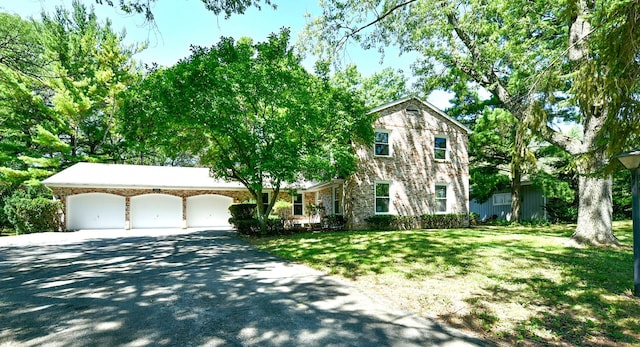 view of front of house with a front yard