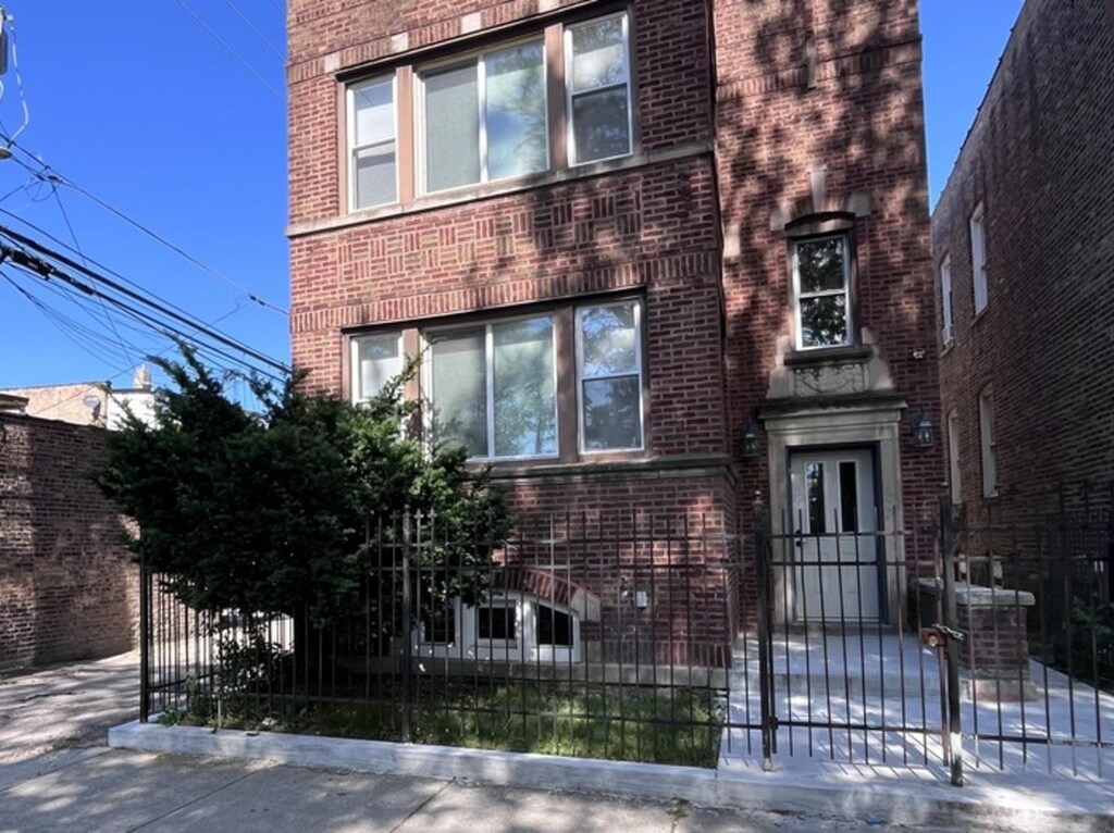 5515 S Winchester Ave, Chicago, IL 60636 - photo 1