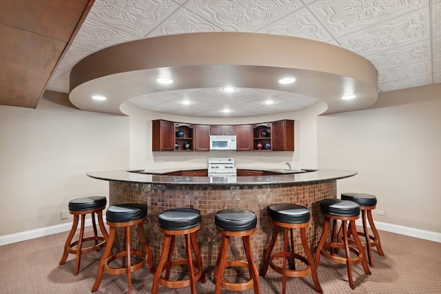 14040 Boxwood Ln, Orland Park, IL 60462 - bar featuring baseboards, a sink, wet bar, and white appliances