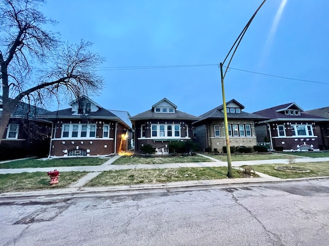 view of front facade featuring a front yard