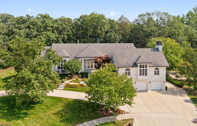 view of front facade featuring a garage and a front lawn