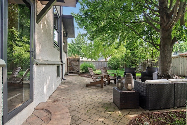 412 Pleasant St, Oak Park, IL 60302 - fenced backyard with a patio and a gate