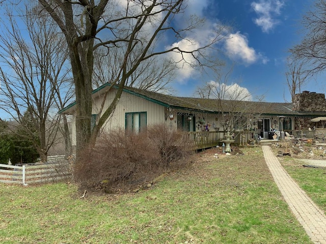 view of front of property with fence and a front yard