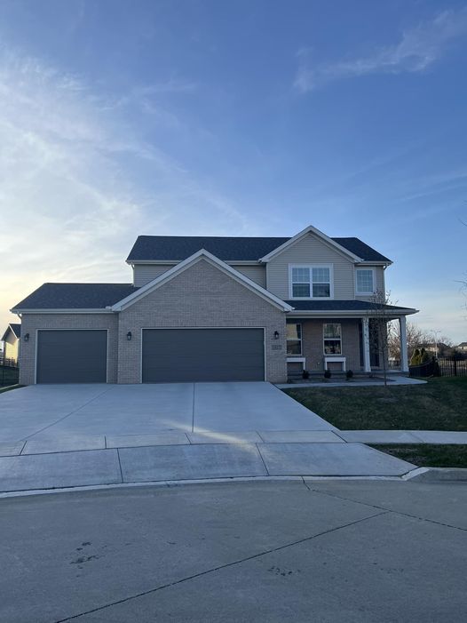 view of front of home with a garage and a front lawn