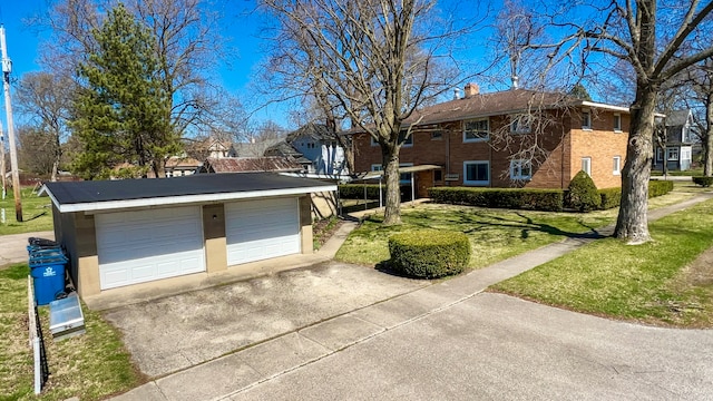 view of front of home featuring a front lawn and a garage