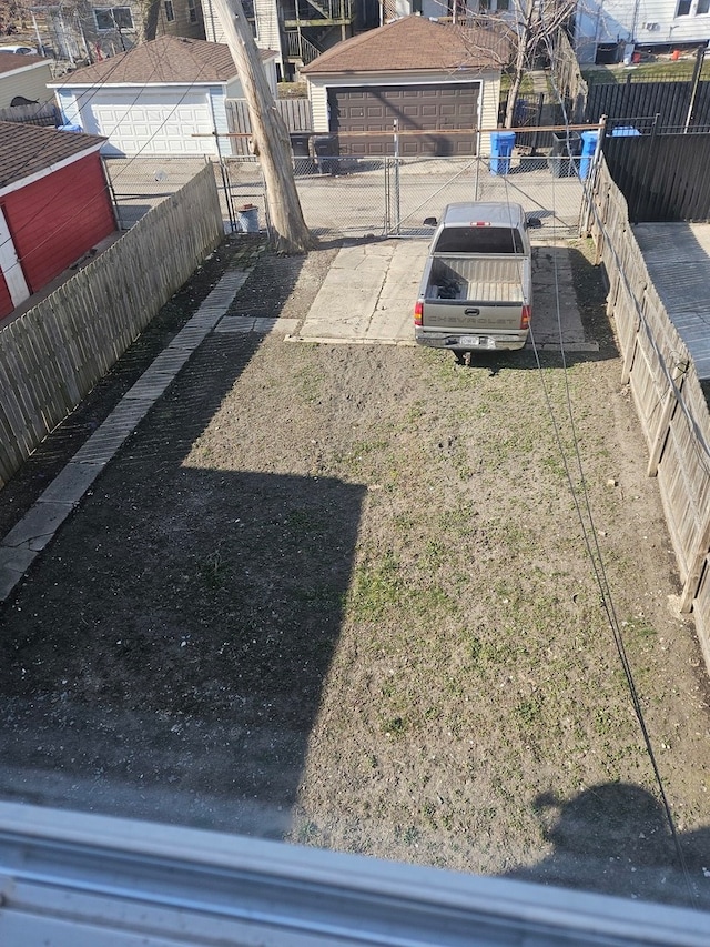 view of yard with an outdoor structure and a garage