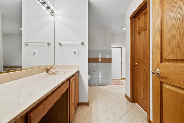 182 Ashley Way, Bloomingdale, IL 60108 - bathroom featuring tile patterned floors and vanity