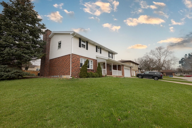 view of front of home featuring a front lawn