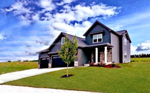 craftsman house featuring a front lawn and a garage