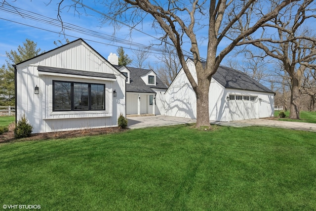 view of front of house with a front yard