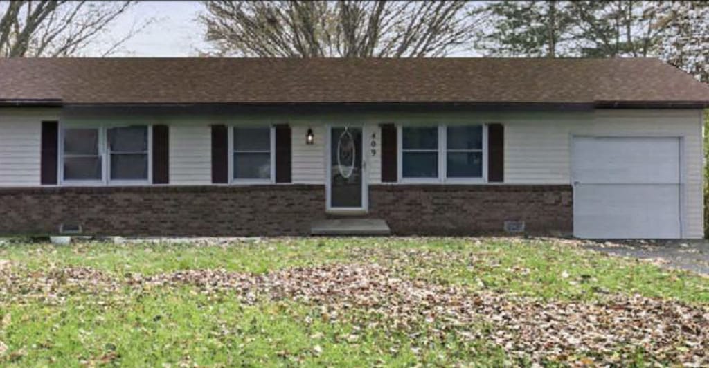 409 Lee Ave, Olney, IL 62450 - photo 1