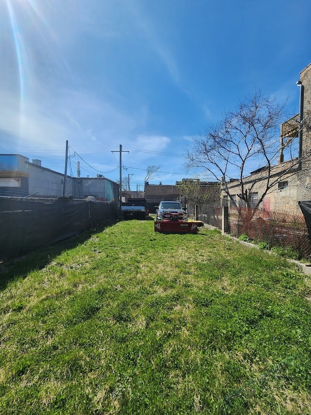 Listing photo 3 for 2136 S Halsted St, Chicago IL 60608