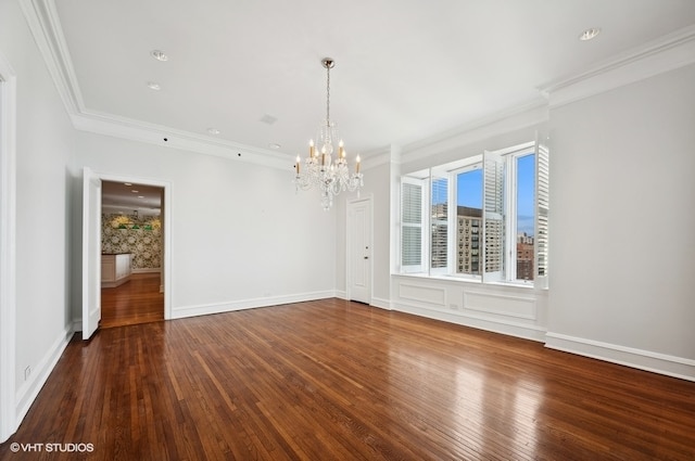 empty room with dark wood-type flooring, crown molding, and a notable chandelier