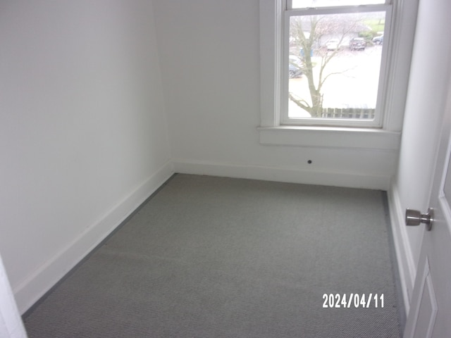 unfurnished room with carpet flooring