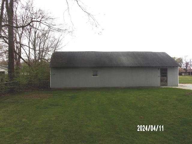 view of outdoor structure featuring a yard