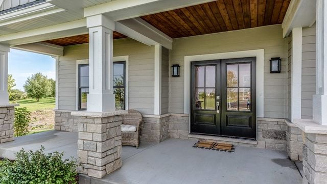 doorway to property featuring covered porch