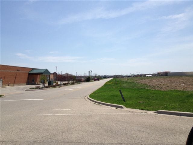 Listing photo 3 for LOT10 SW Station Dr, Oswego IL 60543