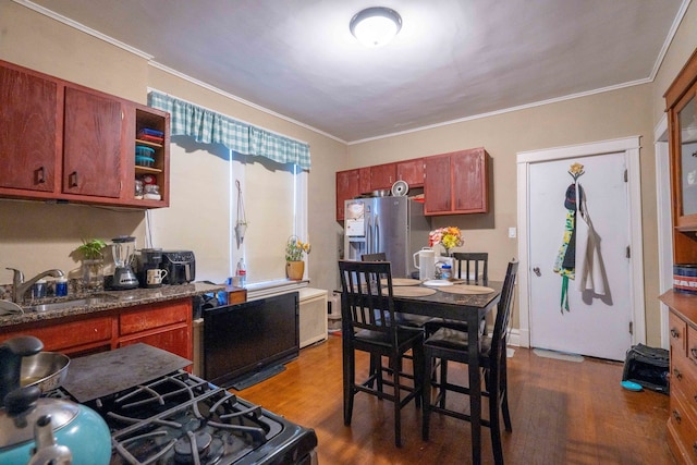 kitchen with sink, stainless steel fridge, crown molding, and dark hardwood / wood-style floors