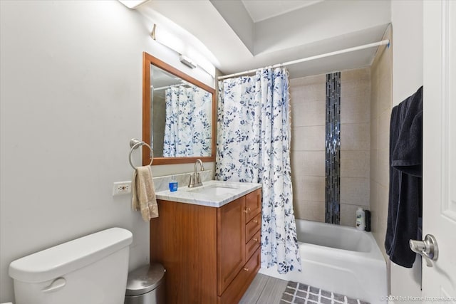 full bathroom featuring shower / bath combo with shower curtain, toilet, and vanity