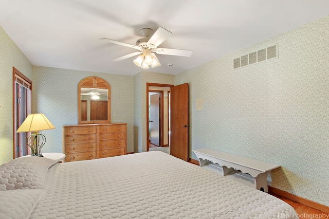 bedroom featuring ceiling fan