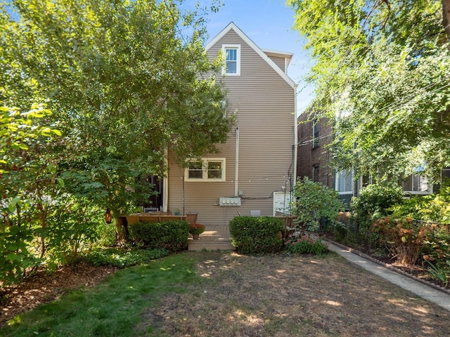 view of side of property featuring a lawn