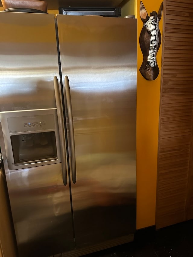 details with stainless steel fridge with ice dispenser