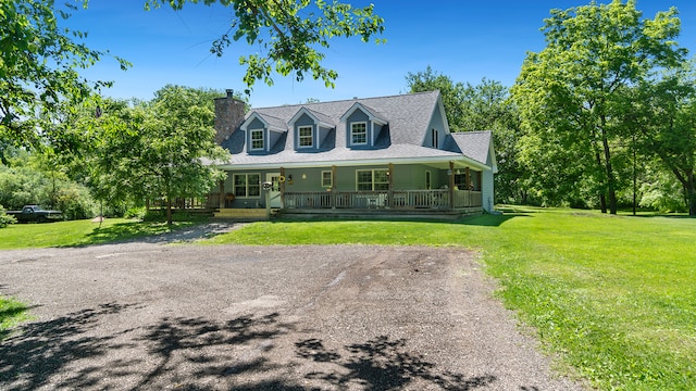 view of front of house featuring a porch and a front yard