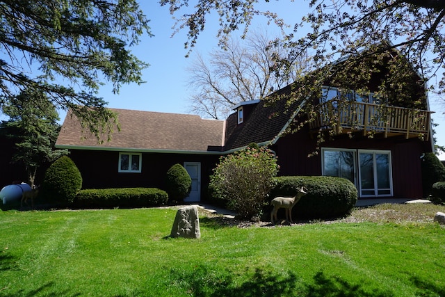 view of front of home with a front yard