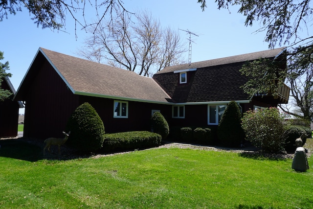 view of front of home featuring a front yard