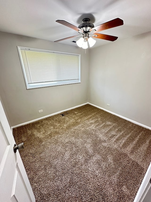 carpeted empty room featuring ceiling fan