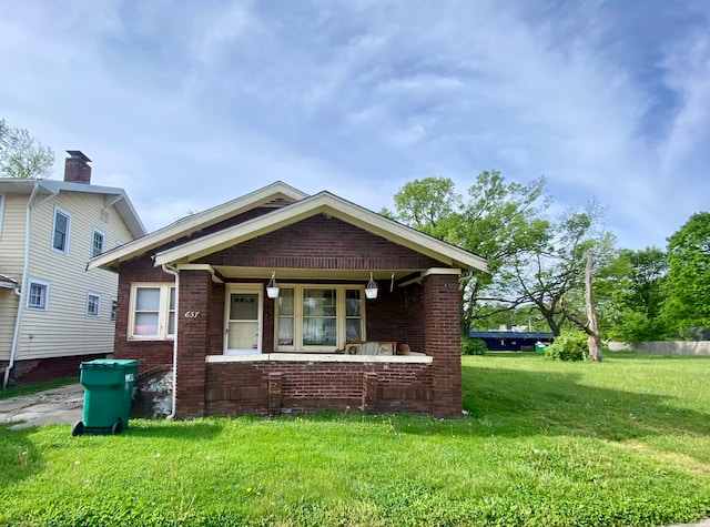 view of front of house with a front lawn and covered porch