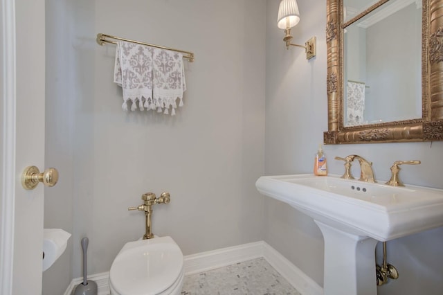 bathroom featuring toilet and baseboards