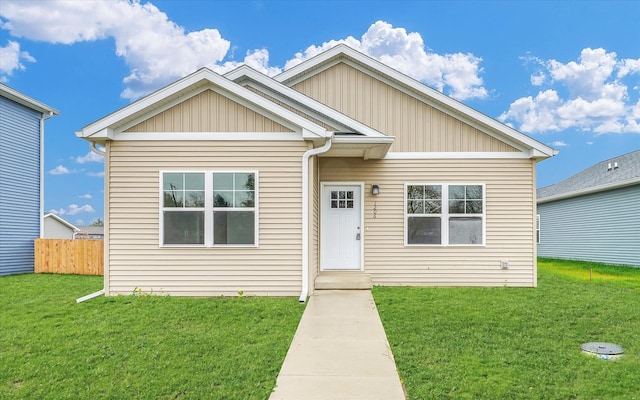 view of front facade with a front yard