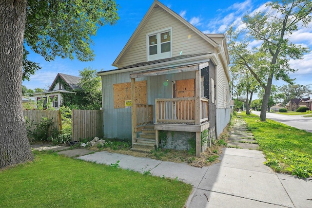 view of front of house featuring a front yard