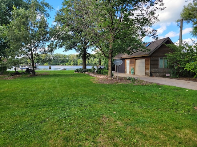 view of yard with a water view