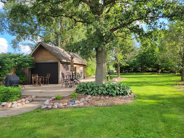 view of yard with a patio area