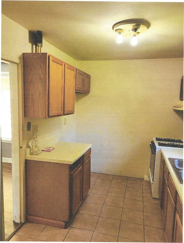 kitchen featuring light tile patterned floors