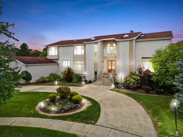 view of front of property with a yard