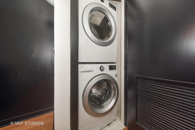 834 E 45th St, Chicago, IL 60653 - washroom featuring stacked washer and clothes dryer