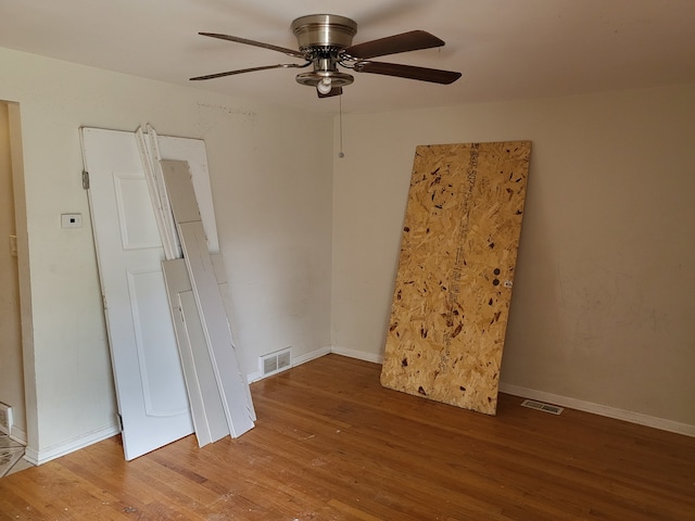 unfurnished room with wood-type flooring and ceiling fan